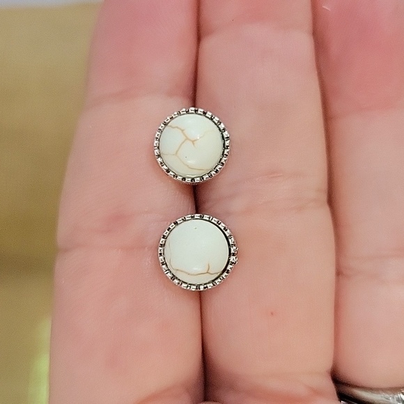 Creamy Howlite Stud Earrings - Picture 3 of 7